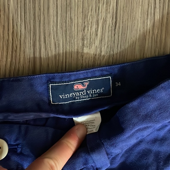 Vineyard Vines 7 in Stretch Shorts - Picture 2 of 3